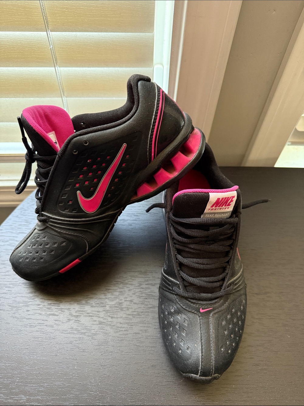 Nike Women's Black and Pink Athletic Shoes